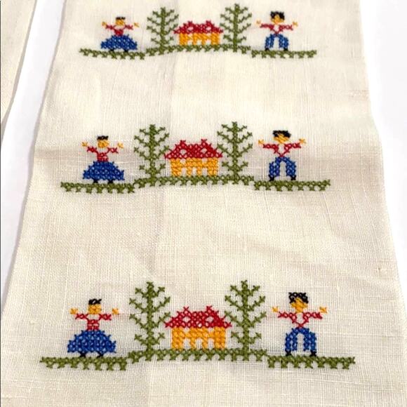 Vintage pair embroidered guest hand towels… - Picture 2 of 5